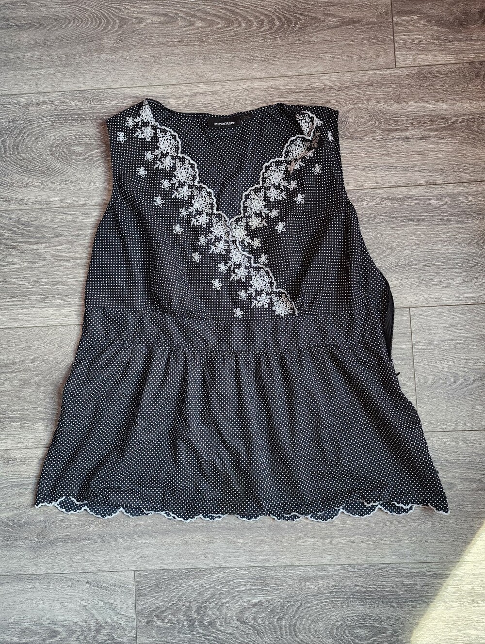 Black & White Polka Dot Babydoll Top Embroidered Wrap V Neckline 14/16 Y2K